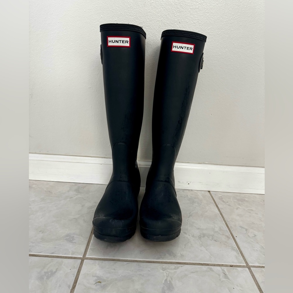 Hunter Women’s Original Tall Rain Boots, Navy, Size 7